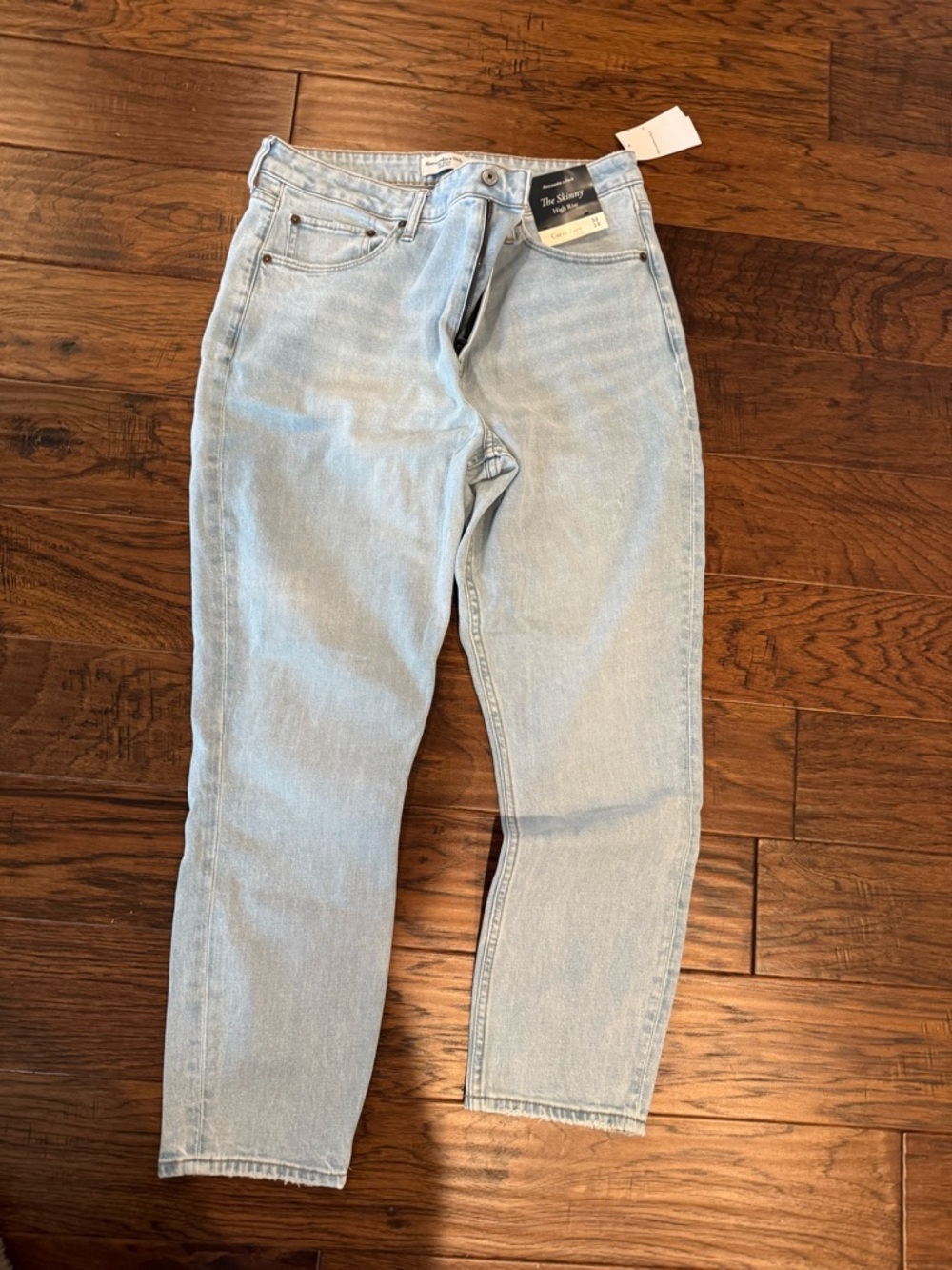 NWT Abercrombie & Fitch - The Skinny High Rise Jeans - Curve Love